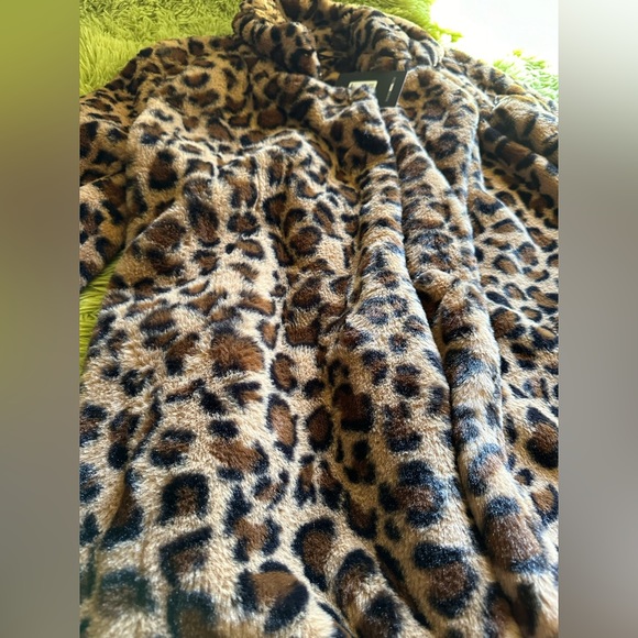 Fashion Nova Brand New Faux Fur Coat - Picture 2 of 8